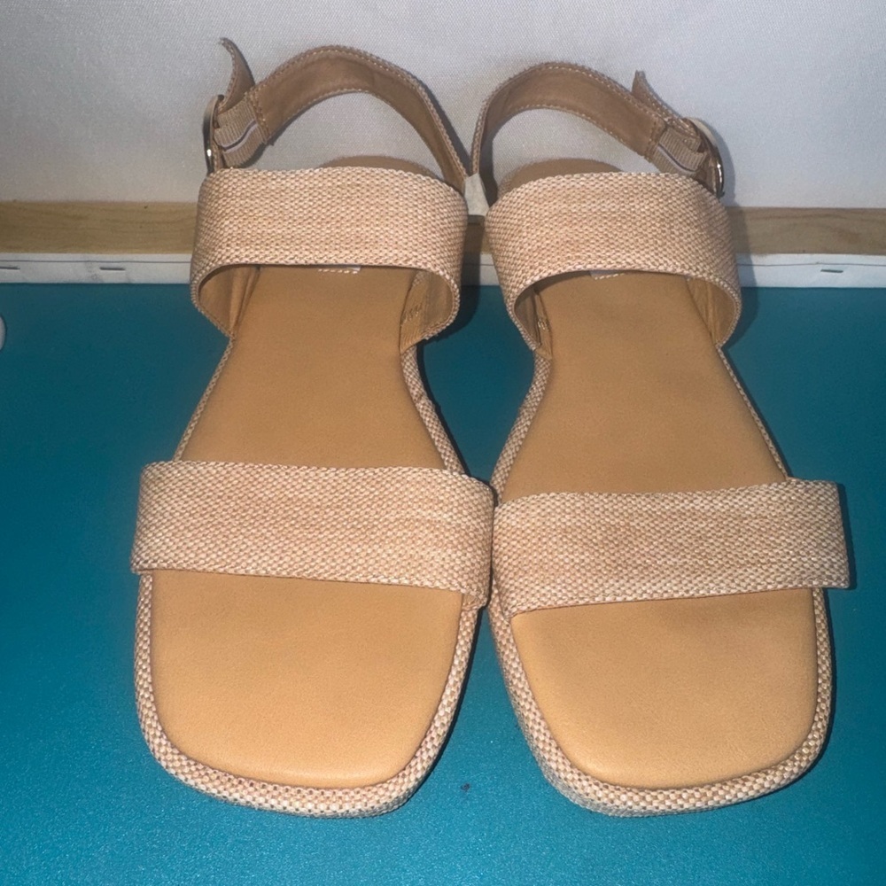 Steve Madden Women's Beige/Tan Woven Strap Sandals